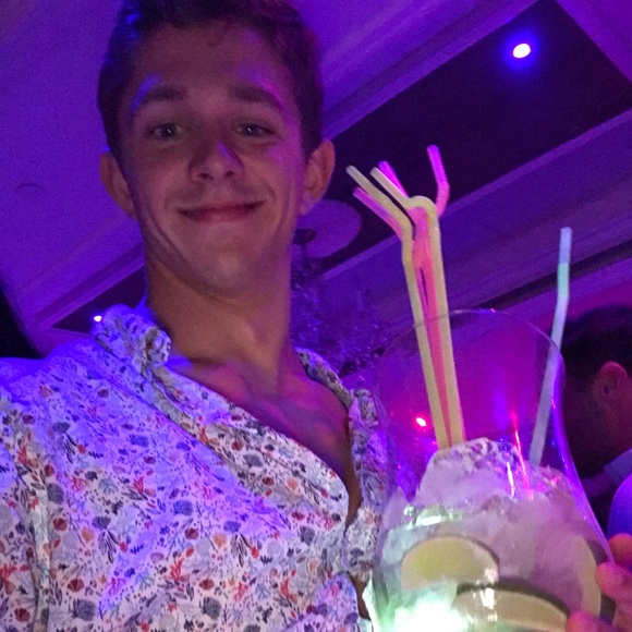 David Hiles - Poshmark Profile Picture of David Hiles (@dghiles) on Poshmark