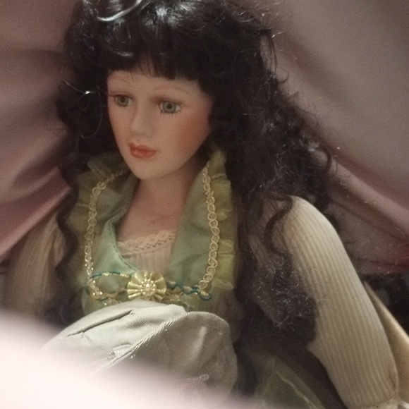 Profile Picture of Christina Meuret (@cbrannock1985) on Poshmark