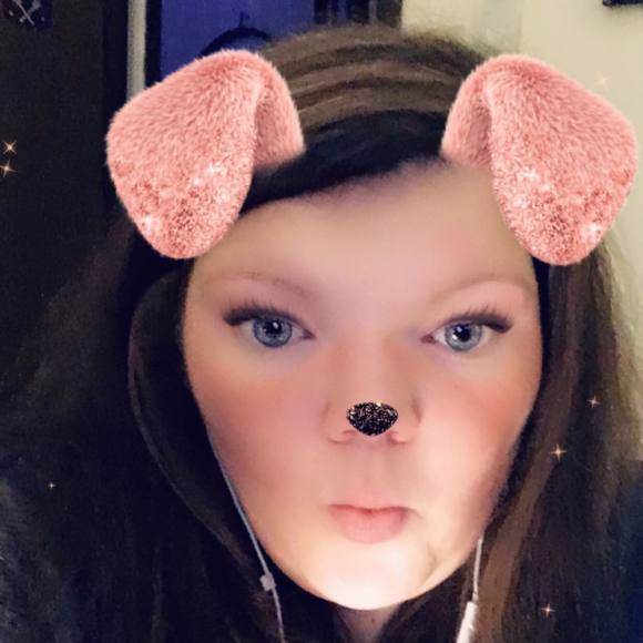 Profile Picture of Brittany Pinard (@brit1234567890) on Poshmark