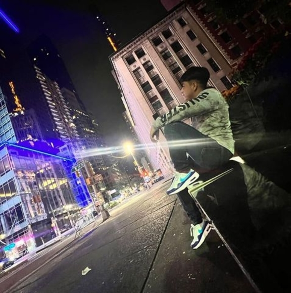 Profile Picture of David Vicente (@luiscamela99) on Poshmark