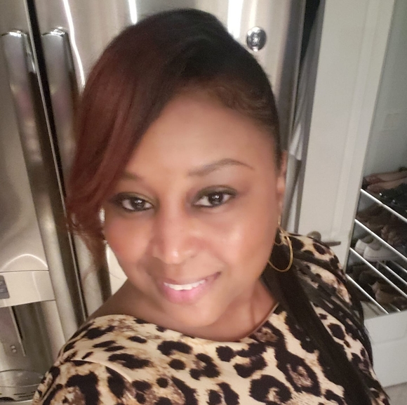 Profile Picture of Nicole Salter (@salter_4) on Poshmark