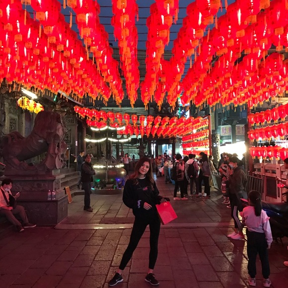 Profile Picture of Olivia Ling (@live93) on Poshmark