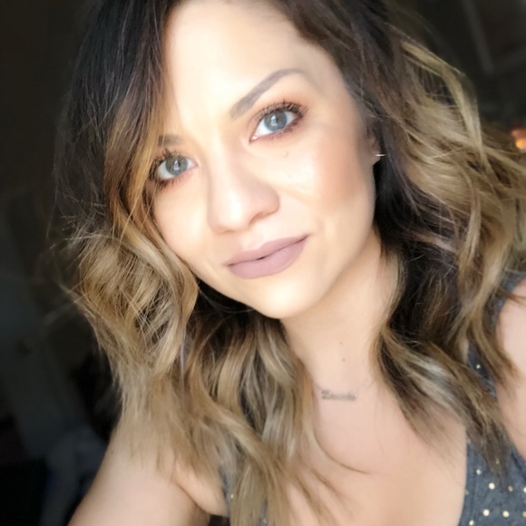 Profile Picture of Daniela Cadena (@cadenadmejia) on Poshmark