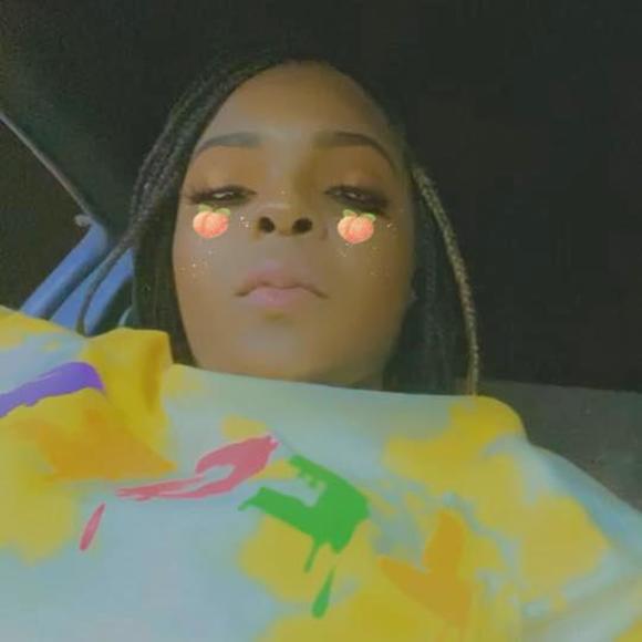 Profile Picture of Ashlee Andrews (@ashleya2357) on Poshmark