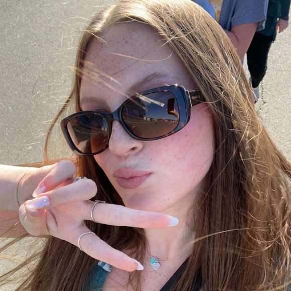 Profile Picture of Taylor Hight (@taylorhight535) on Poshmark