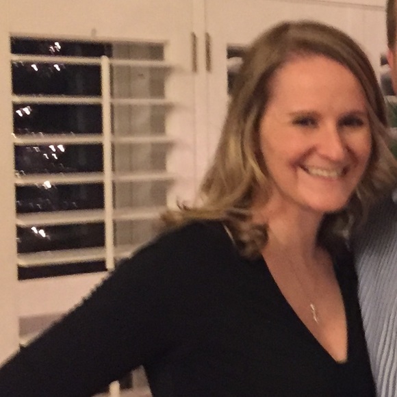Profile Picture of Liz Freudenberg (@lizfreudenberg) on Poshmark