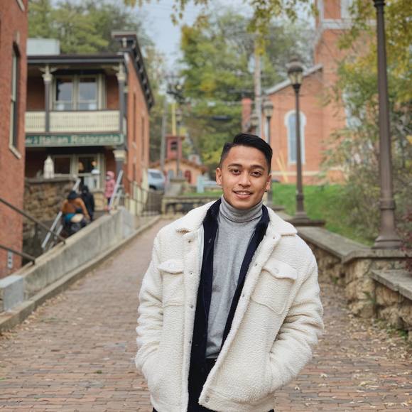 Ray Laguit - Poshmark Profile Picture of Ray Laguit (@rlaguit17) on Poshmark