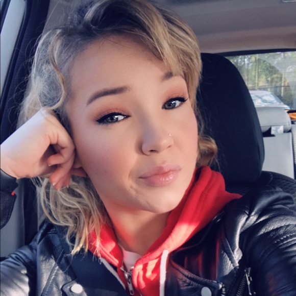 Profile Picture of Alex Cromwell (@alex_cromwell) on Poshmark