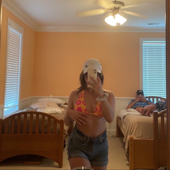 Profile Picture of Laney Gyure (@laneygyure) on Poshmark