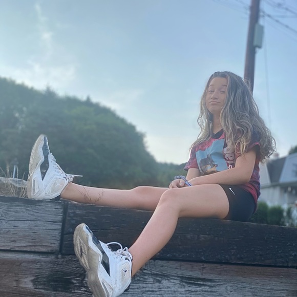 Profile Picture of Gracie Shingler (@gracieshingler) on Poshmark