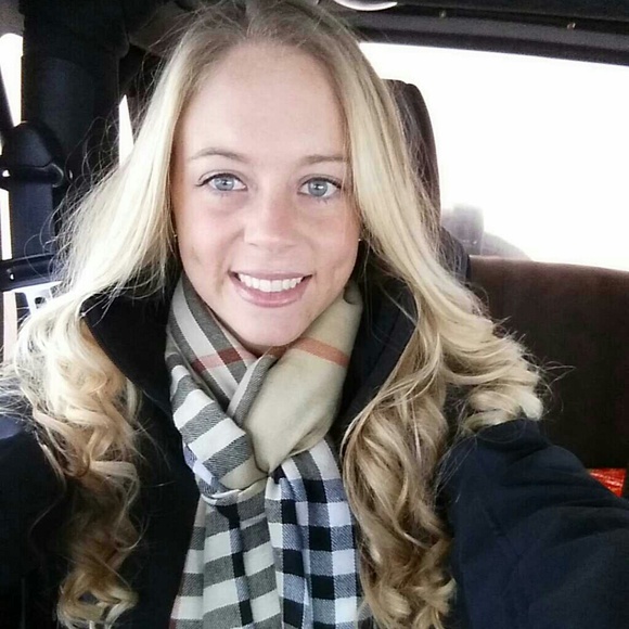 Profile Picture of Danielle Leidig (@dleidig) on Poshmark