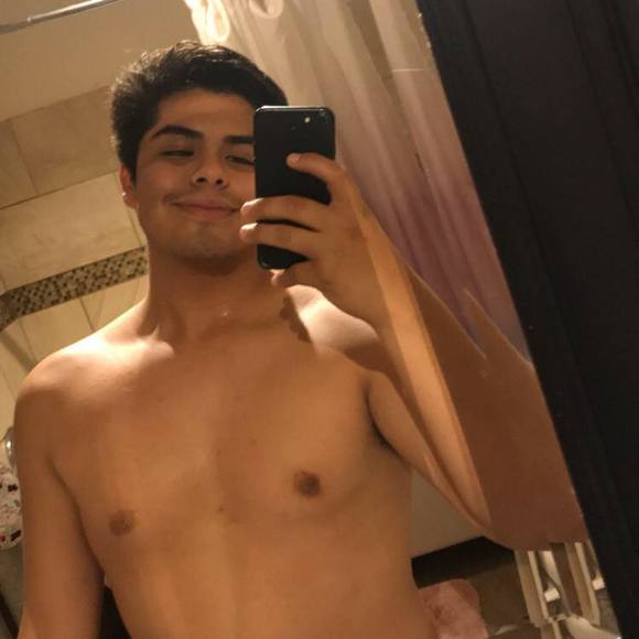 Profile Picture of Benjamin Avila (@benz_tenn) on Poshmark