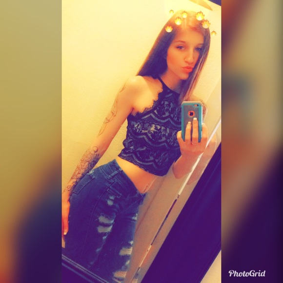 Profile Picture of Anessa Meese (@nessaayyy) on Poshmark