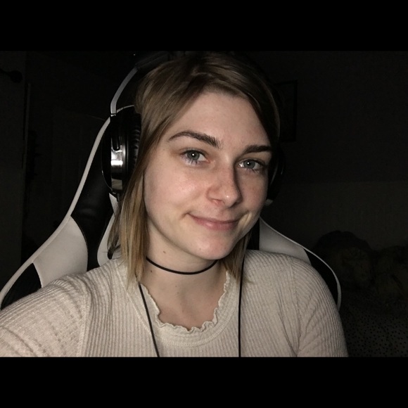 Profile Picture of Katherine Quinn (@katiequinn33) on Poshmark