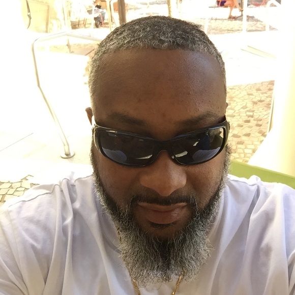 Profile Picture of Ervin Keith (@ervinkeith) on Poshmark