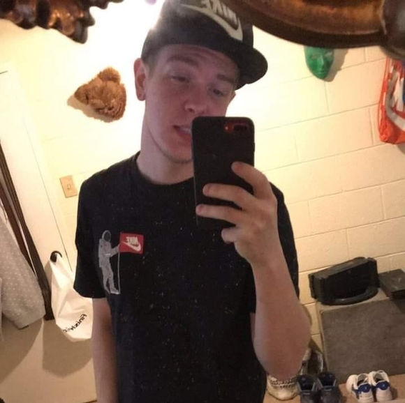 Profile Picture of Matthew Barnes (@matthewbarnes) on Poshmark