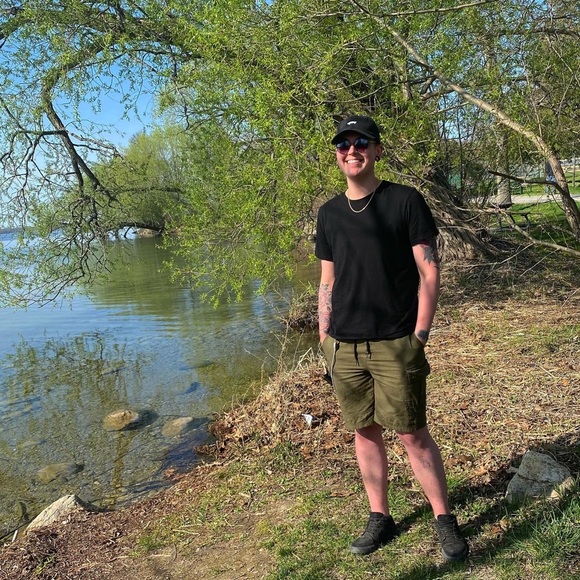 Profile Picture of Blake Beyore (@blakebeyore) on Poshmark