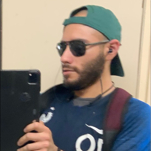 Profile Picture of Luis david Luma (@luma3000) on Poshmark