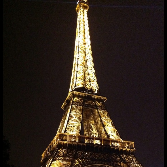 Profile Picture of Annie Zhang (@anniezhang16) on Poshmark