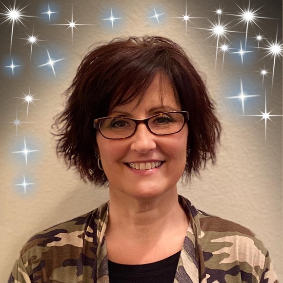 Profile Picture of Michelle Simington (@mikstreasures) on Poshmark