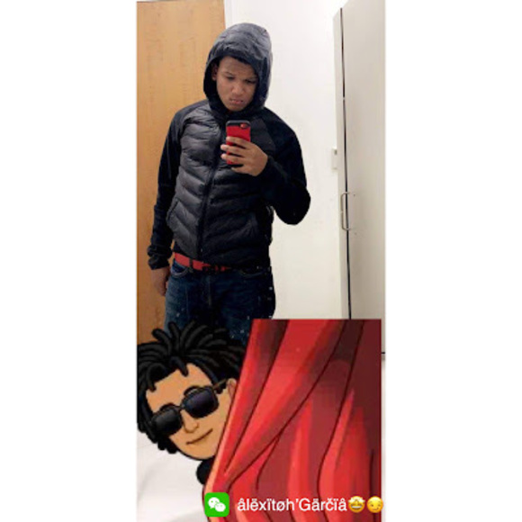 Profile Picture of Alexander Garcia (@alexandergar582) on Poshmark