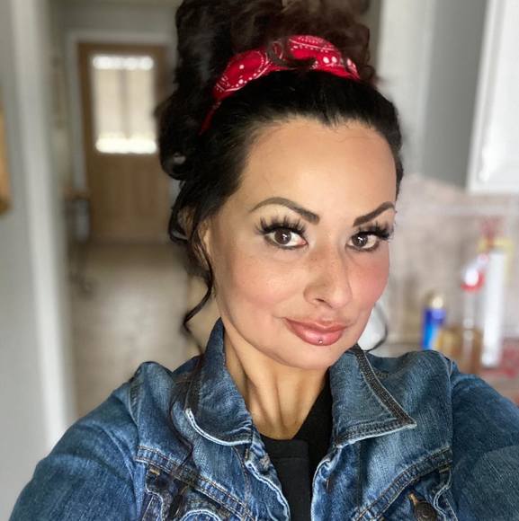 Profile Picture of Sarah Salido (@sarahamanda84) on Poshmark