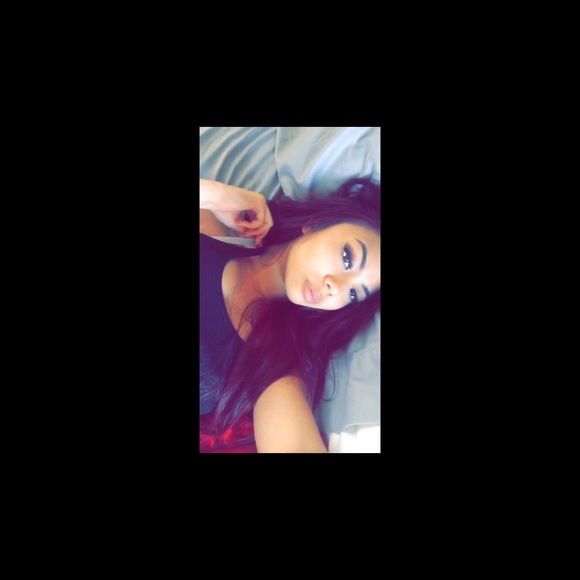 Profile Picture of Danielle Felix (@q_danielaa) on Poshmark