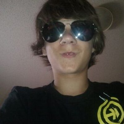 Profile Picture of Derek Tolliver (@Der_bear35) on Twitter