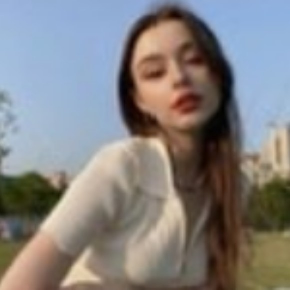 Davine Anna - Poshmark Profile Picture of Davine Anna (@mhslxcn40) on Poshmark