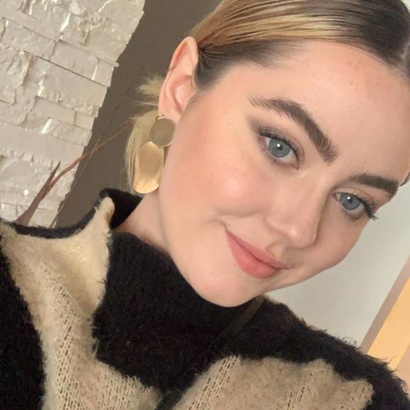 Profile Picture of Alexandra Dufour (@alexandradufour) on Poshmark