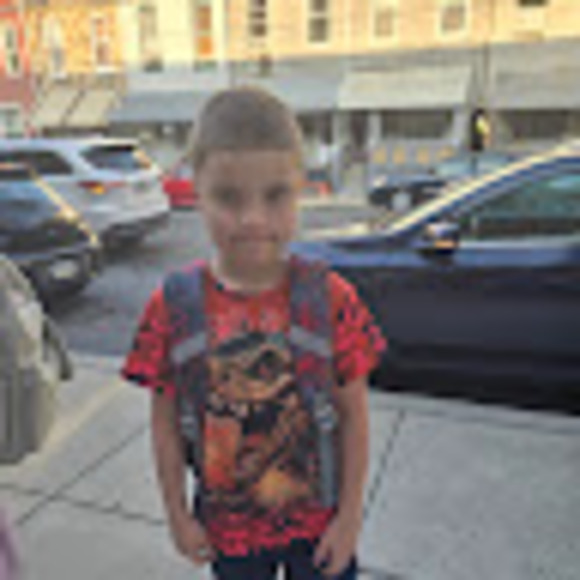 Profile Picture of Lisa Stankiewicz (@maicen11816) on Poshmark