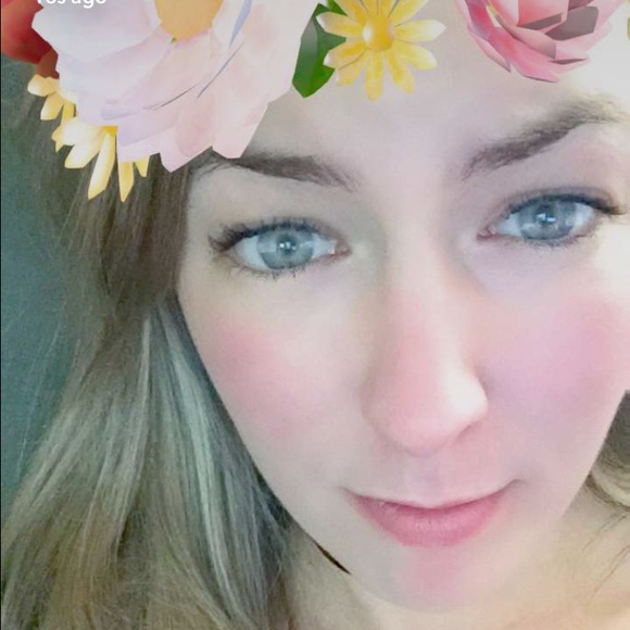 Profile Picture of Shannon Leinweber (@shannon_ml) on Poshmark