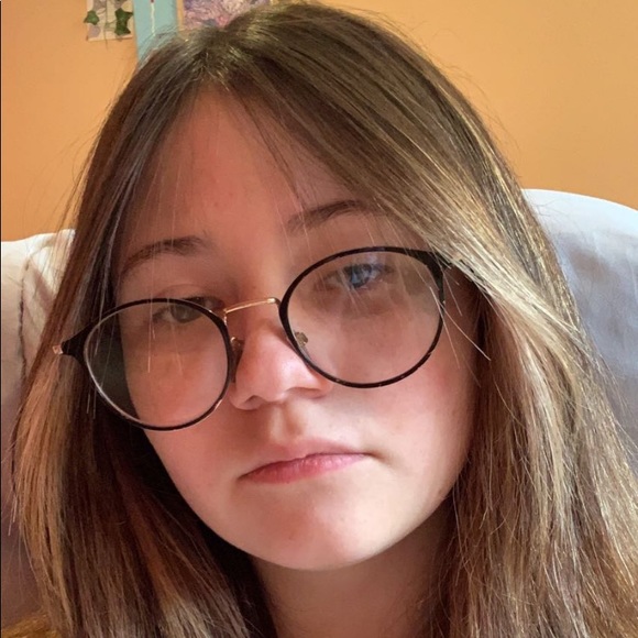 Profile Picture of Robyn Mcdaniel (@robynmcdaniel15) on Poshmark