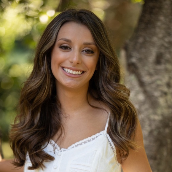 Profile Picture of Amanda Leinas (@a_grace24) on Poshmark