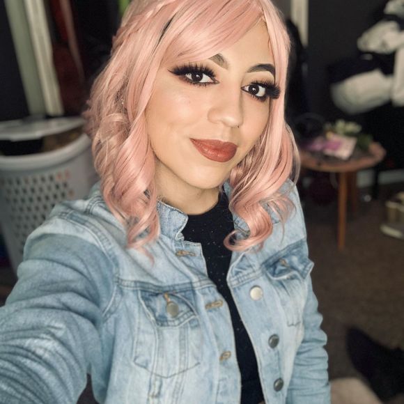 Profile Picture of Daisy Cordova (@daisybiitch) on Poshmark