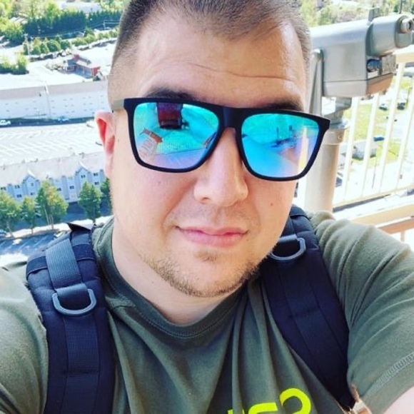 Profile Picture of James Barber (@jamesbarber553) on Poshmark