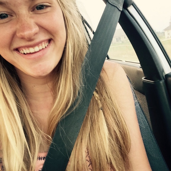 Profile Picture of Cassidy Pearson (@cass21saele) on Poshmark