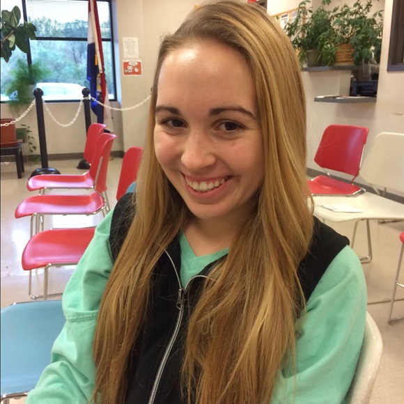 Profile Picture of Kristi Schwantner (@kschwantner) on Poshmark