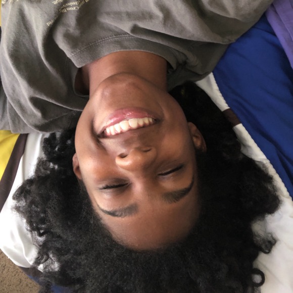 Profile Picture of Ariel Thornton (@arielthornton) on Poshmark