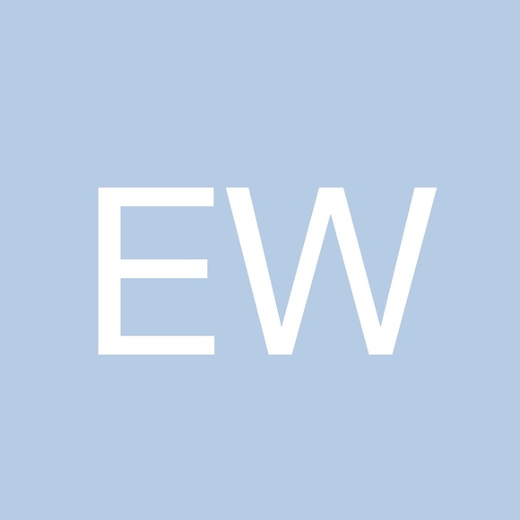 Profile Picture of Erica Weeks (@ericalynnweeks) on Poshmark