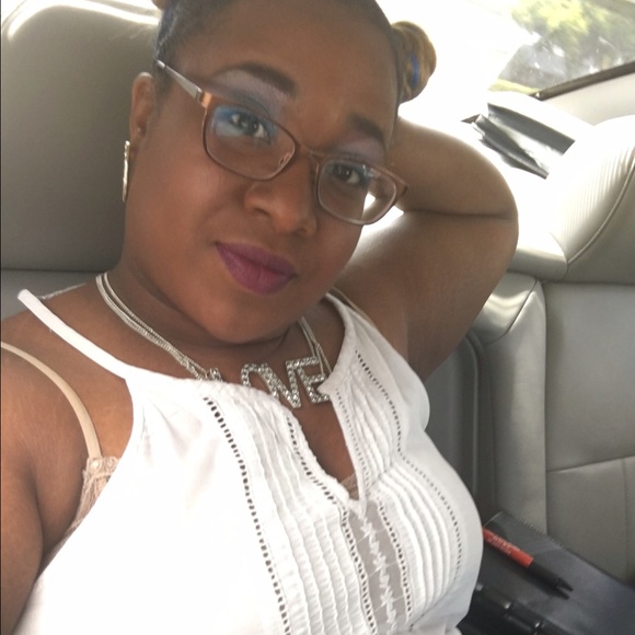 Profile Picture of Corin Wilson (@corinnicole561) on Poshmark