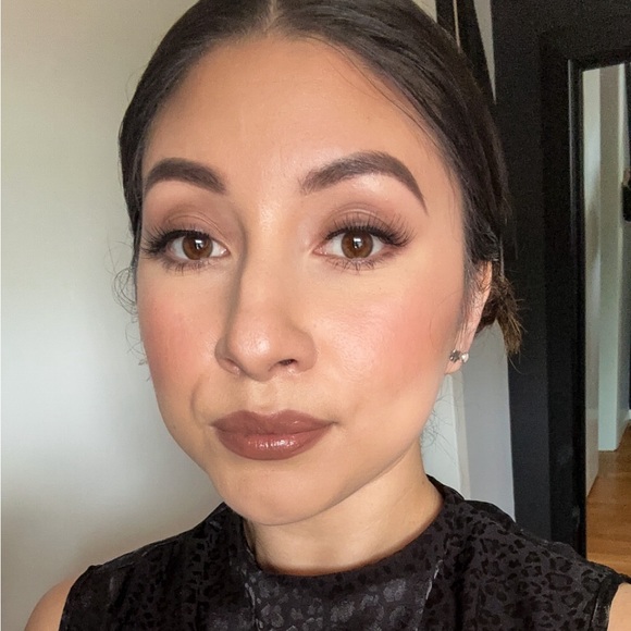 Profile Picture of Stephanie Ugalde (@sugald3) on Poshmark