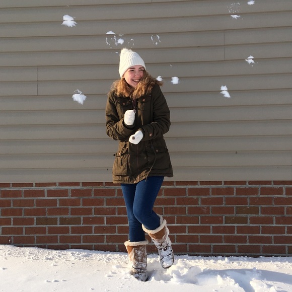Profile Picture of Emily Kuntz (@emily_kuntz) on Poshmark