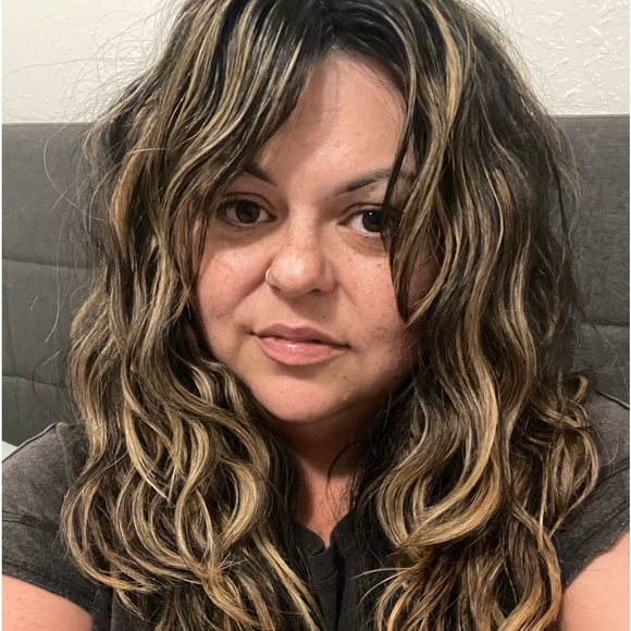 Profile Picture of Shantel Maydole (@shanmariepq) on Poshmark