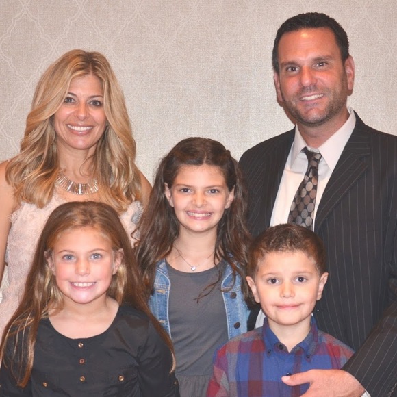 Profile Picture of Dina Benacquista (@dinabenny5) on Poshmark