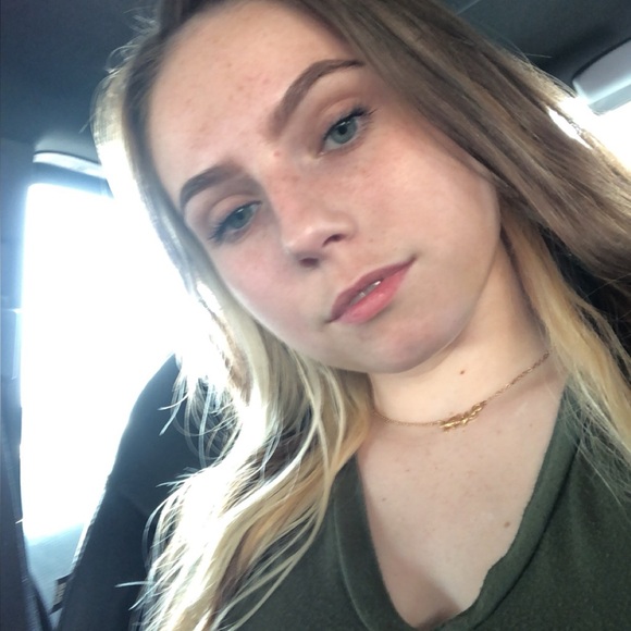 Profile Picture of Tiffany Battisfore (@toffybatt) on Poshmark