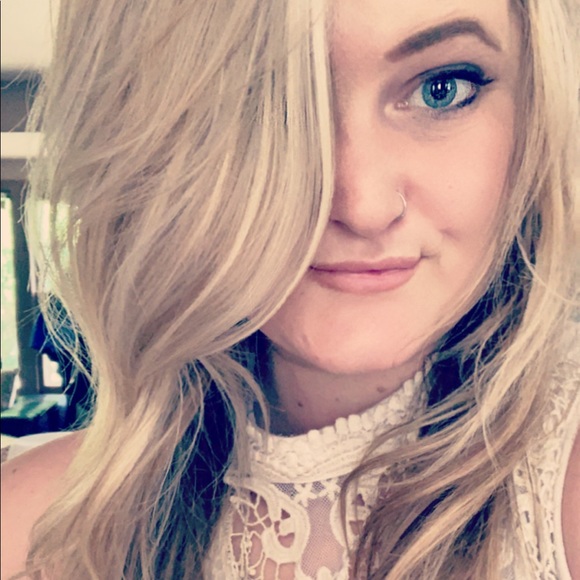 Profile Picture of Lauren Moyer (@lnmoyer) on Poshmark