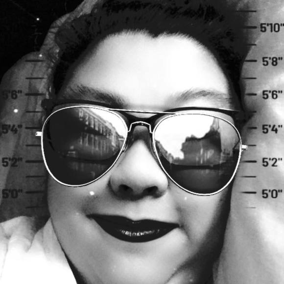 Profile Picture of Jennifer Onggowidjaja (@jonggowidjaja) on Poshmark