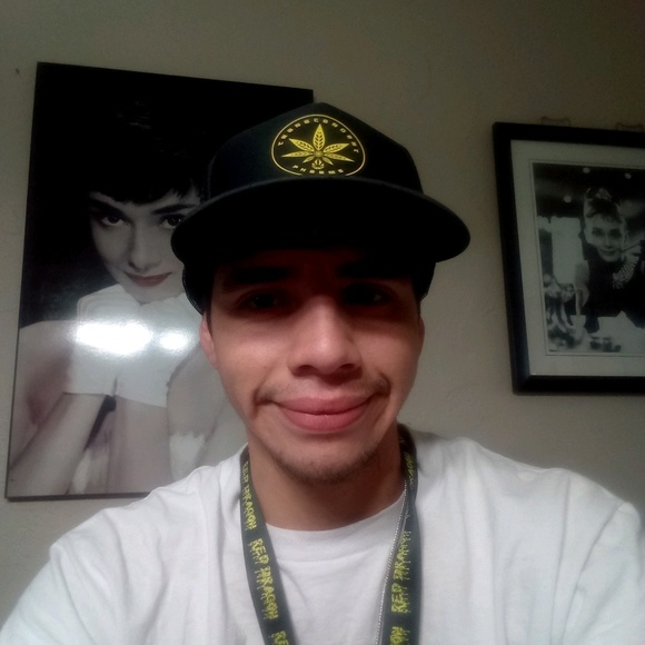Profile Picture of Josh Pineda (@andyliveshi) on Poshmark