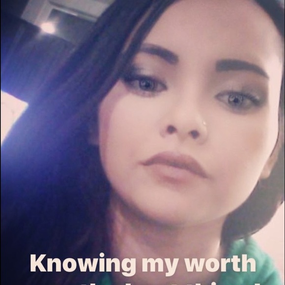 Cindy Arthur - Poshmark Profile Picture of Cindy Arthur (@cna808) on Poshmark